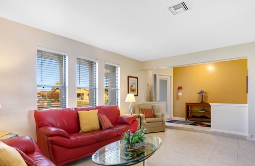 Caloosahatchee Villa | Villa Siva - Waterfront home w. Gulf access. Sun all day! Close to downtown.
