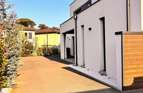 Cestas Villa | Villa Soléa*Family villa with swimming pool, large garden for 10 people in Pessac