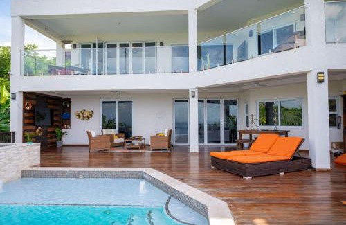 Reading House | Villa Soleil Levant