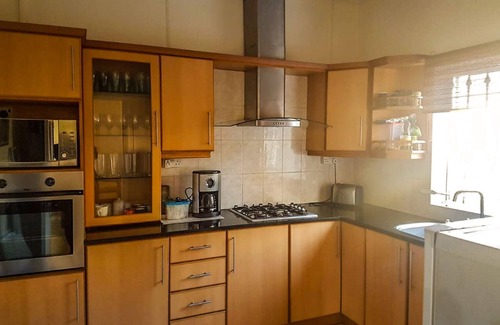 Albion Villa | Villa Soleil with swimming pool and tennis court