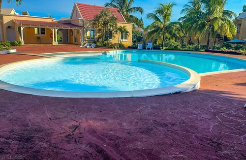 Albion Villa | Villa Soleil with swimming pool and tennis court