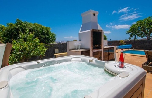 Playa Blanca Villa | Villa Solsidan with Pool, Jacuzzi, high speed internet,15 minutes from Marina