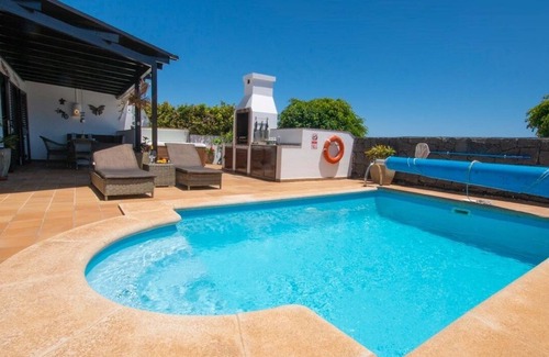 Playa Blanca Villa | Villa Solsidan with Pool, Jacuzzi, high speed internet,15 minutes from Marina