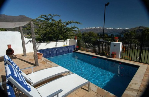 Wanaka House | Villa South Pacific · Swimming pool, tennis court and stunning views.