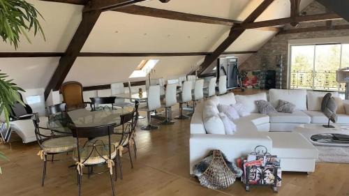 Cercier Villa | Villa spacieuse avec piscine près de Genève