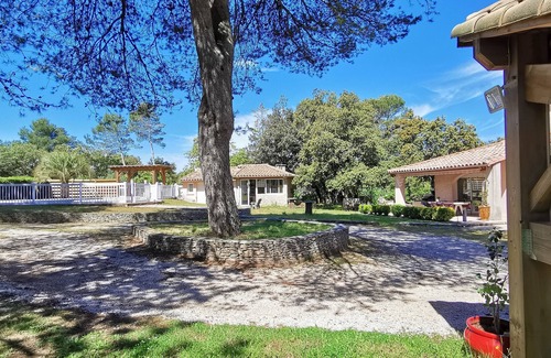 Quartier des Espesses Villa | Villa Spacieuse, Avec Piscine, AU Calme DES Garrigues Nîmoises.