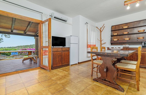 Rudalza House | Villa Speranza near the Beach with Sea View, A/C, Garden, Terrace, BBQ & Outdoor Shower