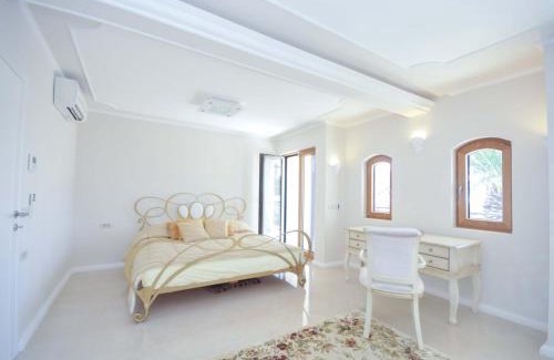 Lucice Villa | Villa St.George