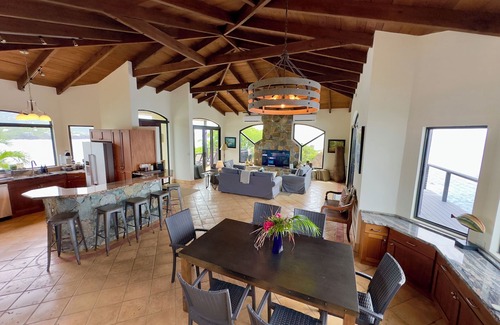 Estate Peterborg Villa | Villa STARGATE welcomes you to an island escape where the sky meets the sea.