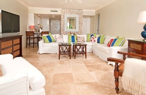 West Bay Condo | Villa Steps From The Sand