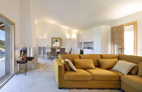 Cugnana Verde Villa | Villa Stone Queen in Costa Smeralda with Jacuzzi- SARDINIA UNLIMITED