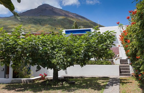 San Vincenzo Villa | Villa STROMBOLI E STROMBOLICCHIO