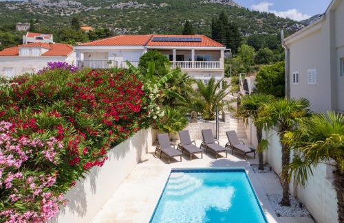 Cove Tri Zala (Zrnovo) Apartment | Villa Suartini Viganj Pool or Jakuzzi