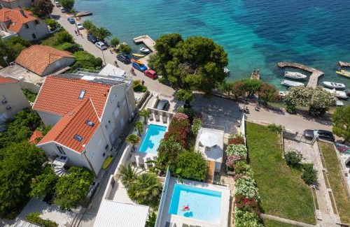 Cove Tri Zala (Zrnovo) Apartment | Villa Suartini Viganj Pool or Jakuzzi