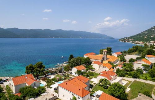 Cove Tri Zala (Zrnovo) Apartment | Villa Suartini Viganj Pool or Jakuzzi