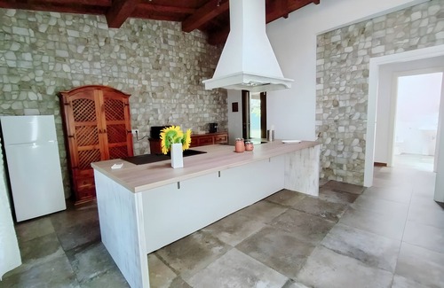 Cascina Villa | Villa 'Sunflowers' with Mountain View, Wi-Fi and Air Conditioning