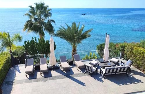 Pegeia Villa | Villa Sunrise first line in Coral Bay