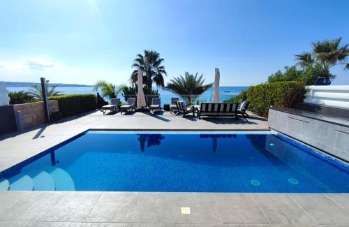 Pegeia Villa | Villa Sunrise first line in Coral Bay