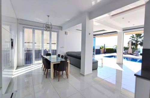 Pegeia Villa | Villa Sunrise first line in Coral Bay