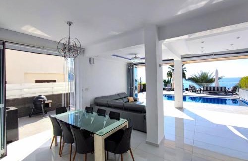 Pegeia Villa | Villa Sunrise first line in Coral Bay