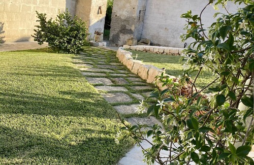 Grottaglie Villa | Villa surrounded by greenery