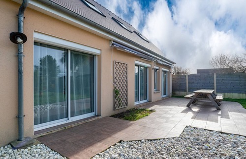 Saint-Vaast-la-Hougue Villa | Villa Swimming pool and games, 300m from the sea - HEATED INDOOR SWIMMING POOL