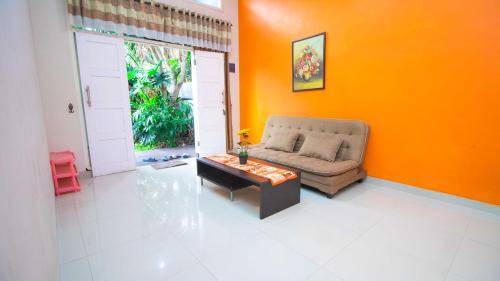 Oro Oro Ombo Villa | Villa Syandana with Karaoke by Masterpievilla