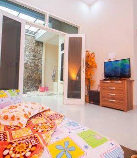 Oro Oro Ombo Villa | Villa Syandana with Karaoke by Masterpievilla