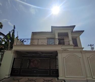 Tegalrejo House | Villa Syariah Muvida dengan Kolam Renang di Tengah Kota