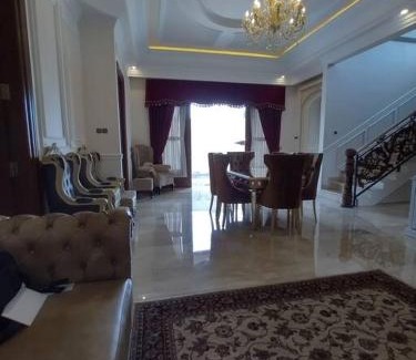 Tegalrejo House | Villa Syariah Muvida dengan Kolam Renang di Tengah Kota