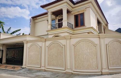 Tegalrejo House | Villa Syariah Muvida dengan Kolam Renang di Tengah Kota