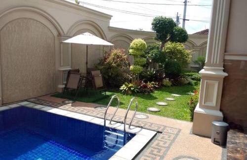 Tegalrejo House | Villa Syariah Muvida dengan Kolam Renang di Tengah Kota