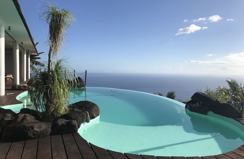 Punaauia Villa | Villa Tahiti with pool and jacuzzi