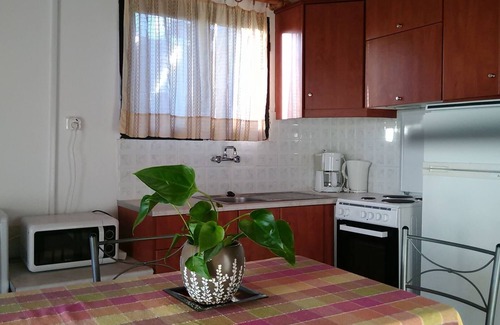 Kompi House | Villa Takis Haikos two minutes walk beach peroulia