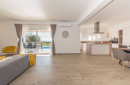 Tinj Villa | Villa Tara ZadarVillas