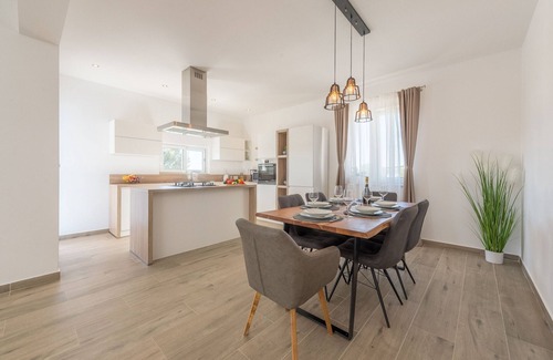 Tinj Villa | Villa Tara ZadarVillas