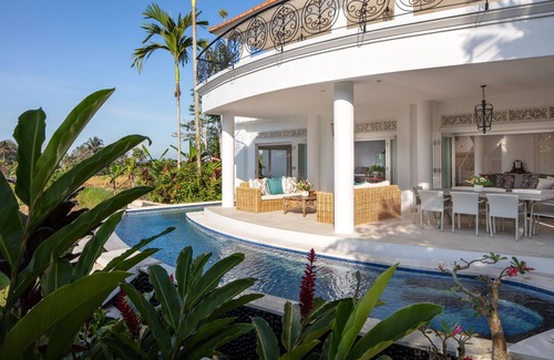 Kenderan Villa | Villa Tau: Beautifully appointed, spacious villa set in Ubud's iconic ricefields