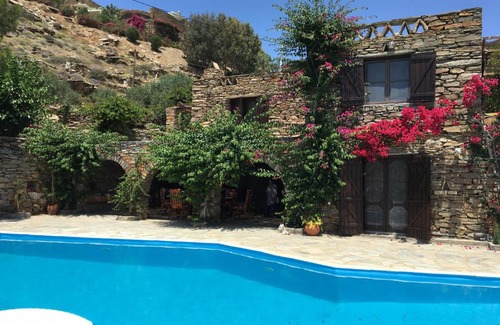 Koundouros Villa | Villa Tereza, 3-Min Walk to Koundouros Beach Waves
