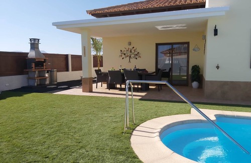 Caleta de Fuste Ski Chalet | Villa Thais with private heated pool in Caleta de Fuste.