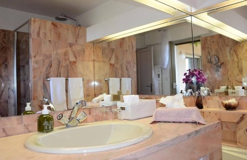 Le Lavandou Bed & Breakfast | Villa Thalassa Art' B&B