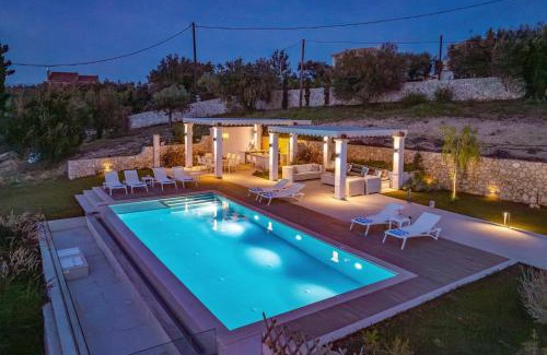 Petaleia Villa | Villa Tila by Villa Plus