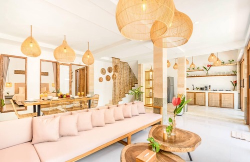 Laksmana Villa | Villa Tokyo - 3BDR - 3 min walk to KU DE TA beach