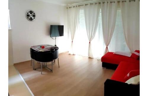 Dugis Apartment | Villa Tony