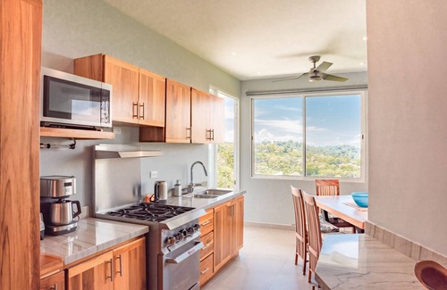 Manuel Antonio Villa | Villa&Tower -17 Bdrms,sleeps 57-AC,Elevator,Pool