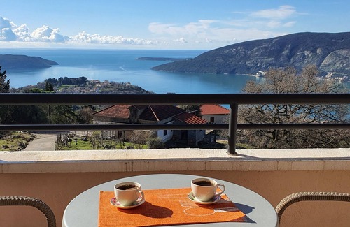 Trebesinj Villa | Villa Tre Tri, Eine Ganze Villa mit Privat Pool und Tollem Meeresblick