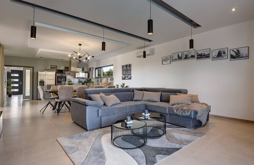 Skatari Villa | Villa Ula in Pula with heated pool and sauna