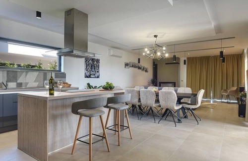Skatari Villa | Villa Ula in Pula with heated pool and sauna