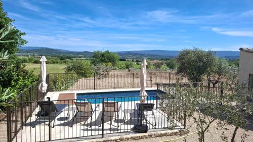 Joucas House | Villa Un Dimanche en Provence, avec piscine privée, chauffée & vue
