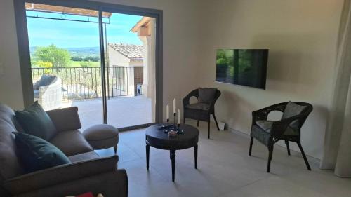 Joucas House | Villa Un Dimanche en Provence, avec piscine privée, chauffée & vue