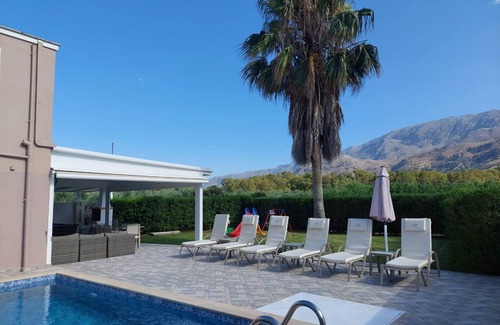 Georgioupolis Villa | Villa Uranos- Less than 5-Min Walk to Kalivaki Beach with private pool